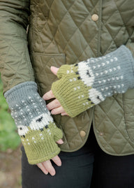 Chunky Knit Sheep Fingerless Mittens - Green